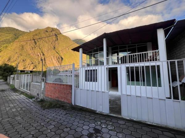 The photo shows the Residencia Las Colinas located in the city of Pititic.