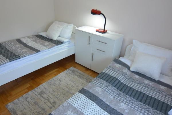 Na fotografii je vidět objekt Apartman Nidža nacházející se ve městě Lipova.