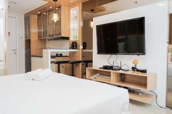 Στη φωτογραφία φαίνεται το αντικείμενο Comfy and Minimalist Studio Apartment at Tuscany Residences By Travelio που βρίσκεται στην πόλη Cilalung.