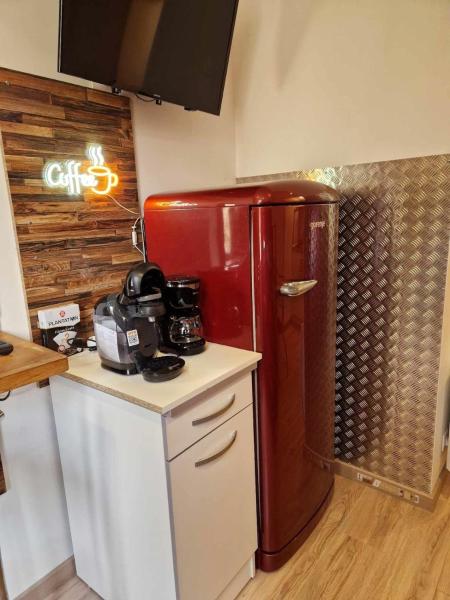 Fotografie 4: 06 - Très joli 2 pièces neuf climatisé pour 1 à 4 personnes avec 3 lits, vue sur jardin, parking privatif gratuit, grand fourgon possible, tout le linge de maison est fourni