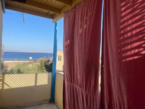 写真にはダハブ市にあるHavana Houseが写っています。