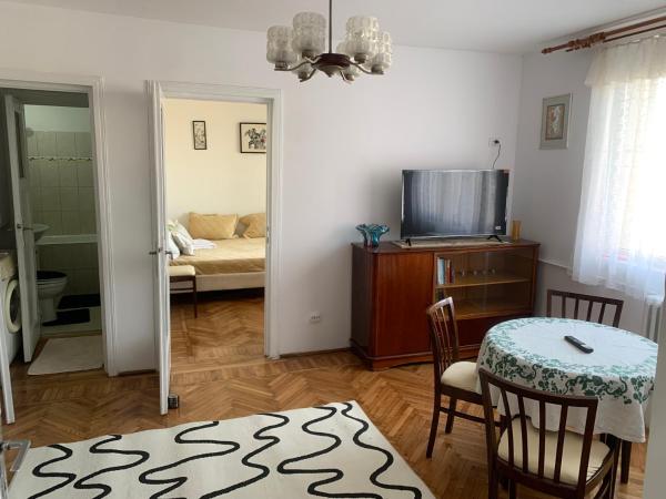 A la foto es mostra l'objecte Charming Flat with Winter Garden Blending Classical Elegance and Modern Comfort situat a la ciutat de Bucarest.