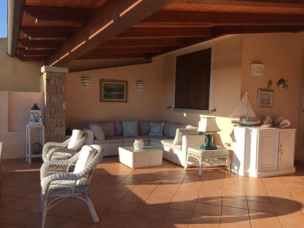 The photo shows the Villa stupenda vista mare SANTA TERESA GALLURA Localita Conca Verde via ulisse 37 located in the city of Conca Verde.