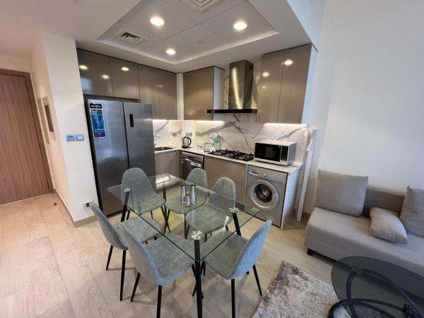 A la foto es mostra l'objecte Spacious Comfortable Apartment for your Family or you Group situat a la ciutat de Dubai.
