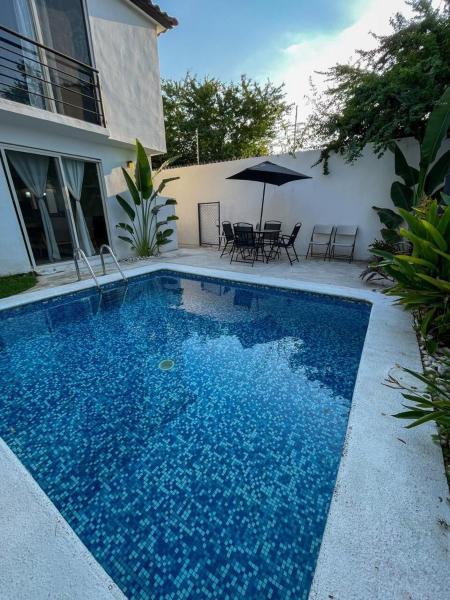 A la foto es mostra l'objecte Casa con alberca, cerca al aeropuerto de PV situat a la ciutat de Las Juntas.