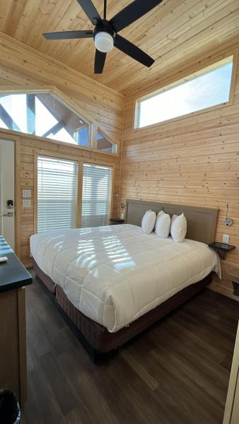 En la foto se muestra el objeto 063B Grand Canyon South Rim Chalet with King Bed ubicado en la ciudad de Valle.