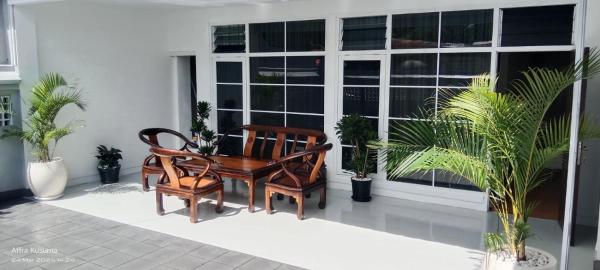 Na foto é possível ver o objeto Local Holiday Family Home Bali localizado na cidade de Denpasar.