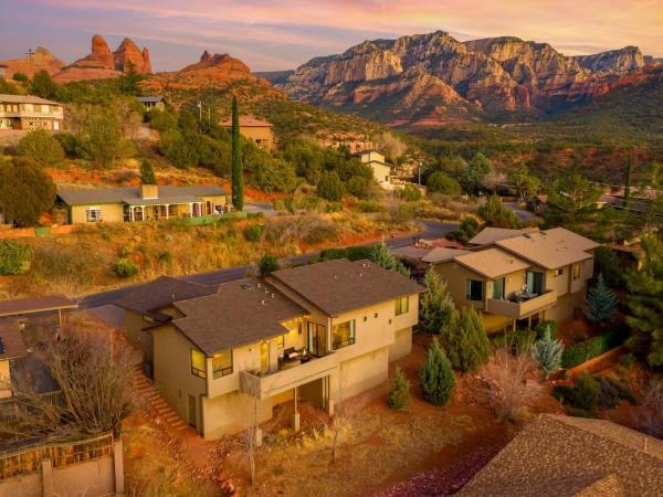 A la foto es mostra l'objecte Mountain View Lookout-Uptown Walkable Red Rock Views situat a la ciutat de Sedona.