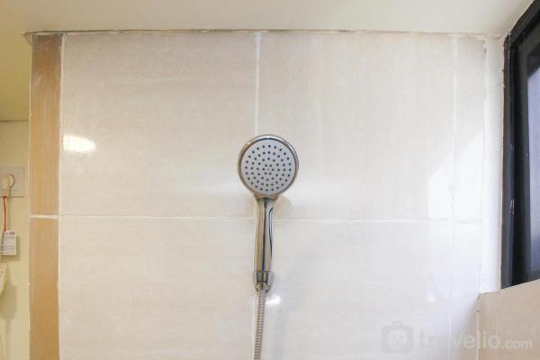A la foto es mostra l'objecte Spacious and Well Appointed 2BR at Meikarta Apartment By Travelio situat a la ciutat de Cikarang.