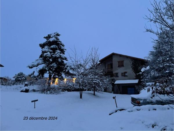 A la foto es mostra l'objecte Rez de villa entre ville et montagne situat a la ciutat de Bresson.