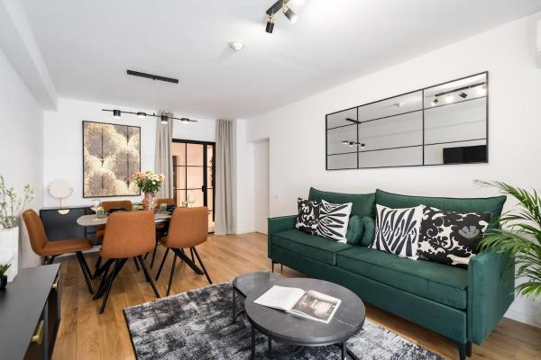 Sunny 2BR Large Midtown Flat - 3 Superb Balconies, Bucarest