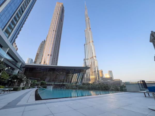 På billedet ses objektet Downtown Luxury - Elegant 1-Bedroom Apartment - 5 Minutes Walk to Dubai Mall beliggende i byen Dubai.