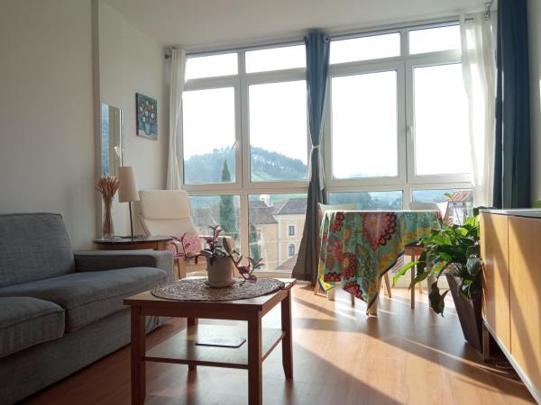 A la foto es mostra l'objecte Vivienda con luz y vistas situat a la ciutat de Carasa.