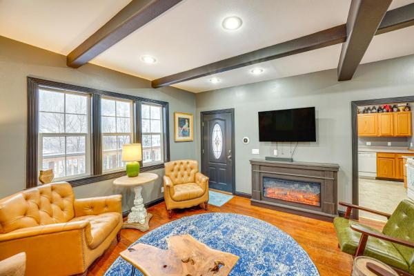 En la foto se muestra el objeto 13 Mi to Skiing Downtown Wallace Home with Deck ubicado en la ciudad de Avery.