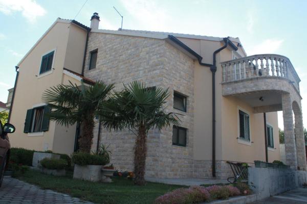 Nella foto è visibile l'oggetto Apartment Frzop situato nella città di Vodice (Vodizze).