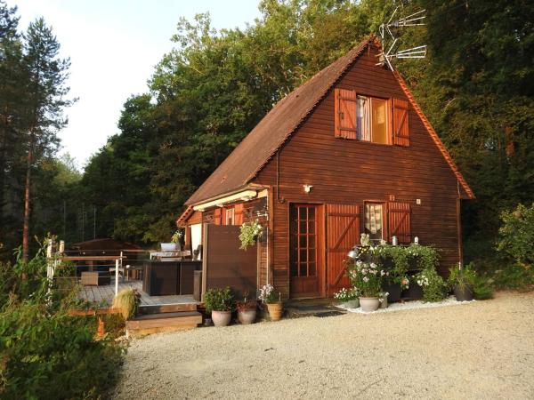 A la foto es mostra l'objecte Chalet rustique au Périgord Noir avec terrasse et équipements inclus - FR-1-616-57 situat a la ciutat de Segonzac.