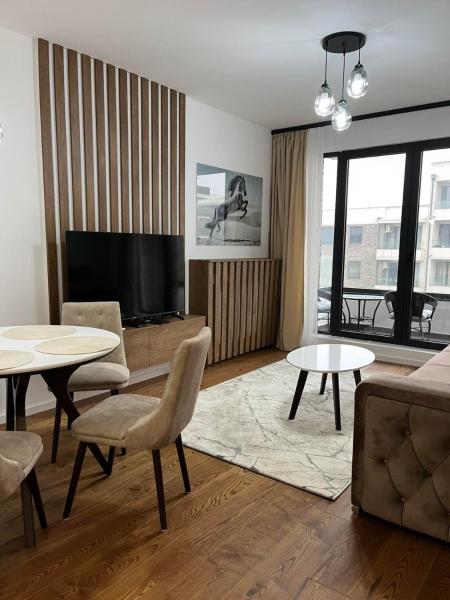 照片显示了位于Slanci市的Luxury Getaway with Comfort!物件。