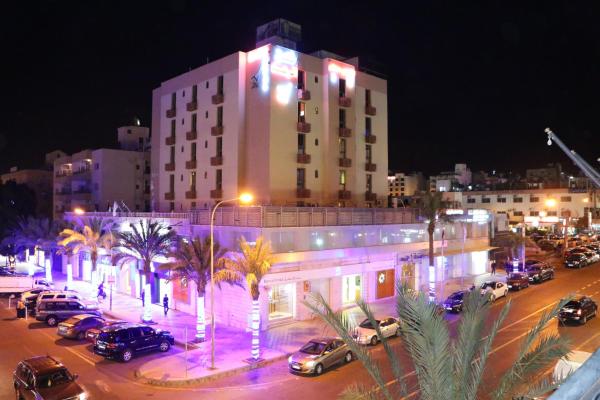 Nella foto è visibile l'oggetto Al Raad Hotel situato nella città di Aqaba.