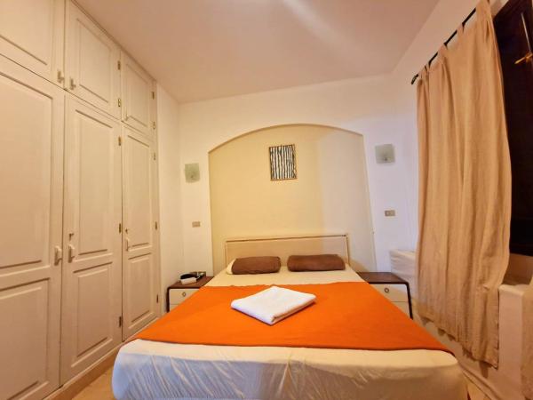 A la foto es mostra l'objecte bedroom in west golf 1 situat a la ciutat de El Gouna.