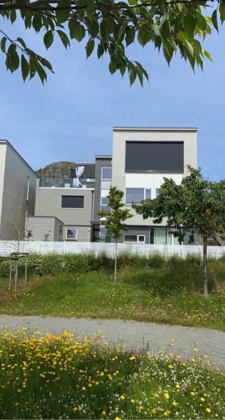 写真にはFiggjo市にあるFamily house in Ålgårdが写っています。