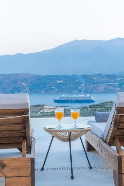 Na zdjęciu widoczny jest obiekt Fantasea Villas, villa Lux położony w mieście Galangádhos.