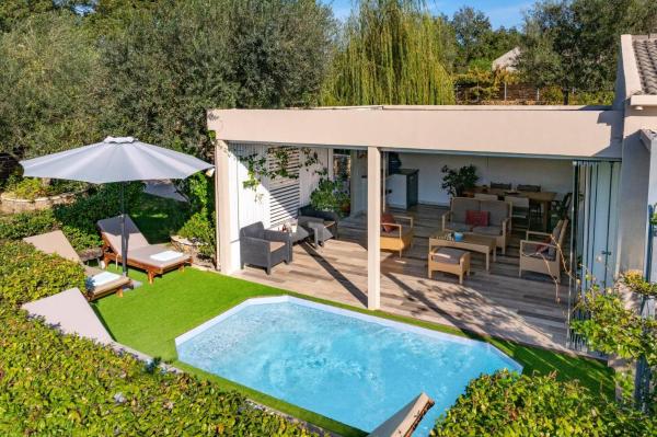 A la foto es mostra l'objecte Villa Oras Corfu Dionisos by Villa Plus situat a la ciutat de Dassia.