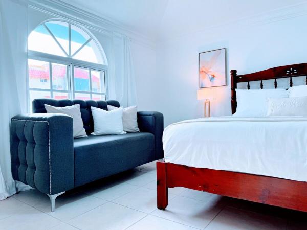 Fotografie 8: Rooftop, Pool View, Walk to Beach, Dining, Shops
