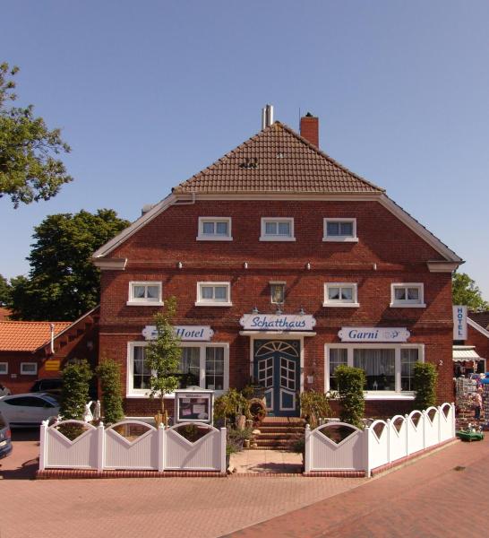 Nella foto è visibile l'oggetto Hotel Schatthaus situato nella città di Greetsiel.
