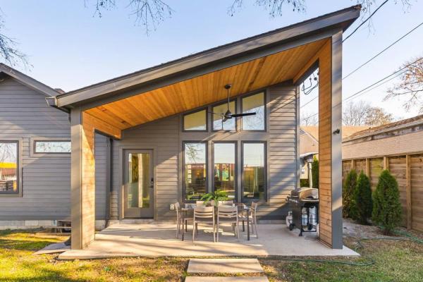 Walk To Restaurants Outdoor Patio With Grill And Fit Pit 1 Mile To Stadium And Downtown - Nashville, TN