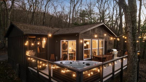 A la foto es mostra l'objecte Hygge mountain retreat with stunning views situat a la ciutat de Broadway.