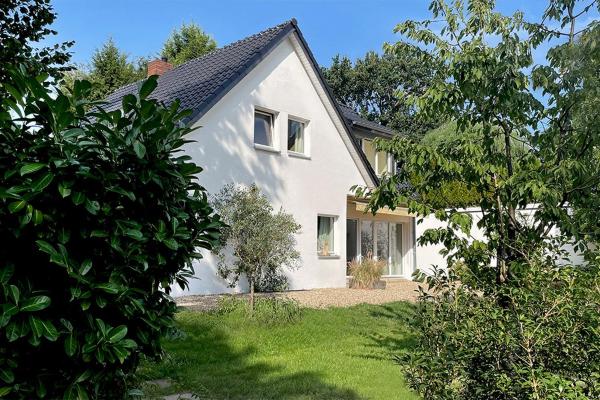 A la foto es mostra l'objecte Landhaus Meerbusch bei Düsseldorf situat a la ciutat de Meerbusch.