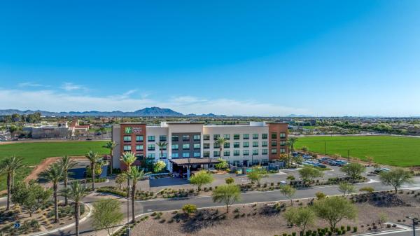 På billedet ses objektet Holiday Inn Express & Suites - Gilbert - Mesa Gateway Airport beliggende i byen Gilbert.