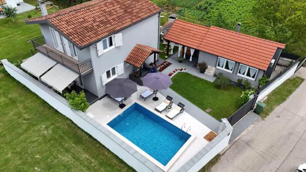 En la foto se muestra el objeto Holiday house with a swimming pool Lucane, Zagora - 23648 ubicado en la ciudad de Sinj.
