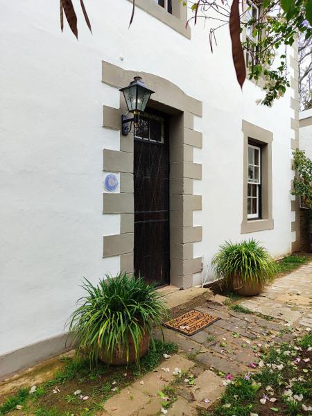 照片显示了位于Adelaide市的The Writer's House物件。