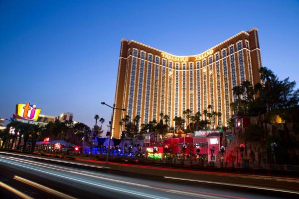 Na foto é possível ver o objeto Treasure Island - TI Las Vegas Hotel & Casino localizado na cidade de Las Vegas.