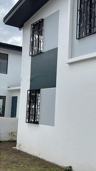 Na zdjęciu widoczny jest obiekt Lubrin Townhouse położony w mieście Santa Monica.