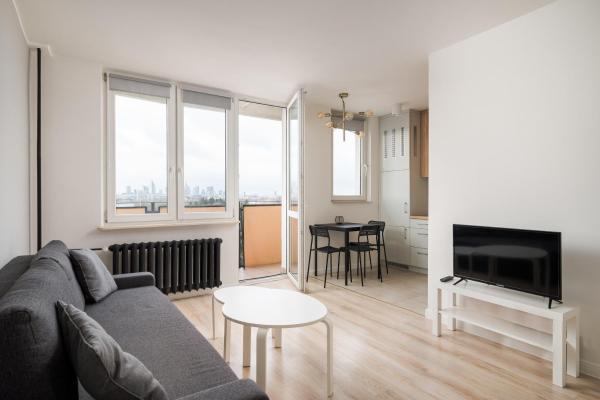 Ateńska City View Apartment by BookingHost, Warsaw