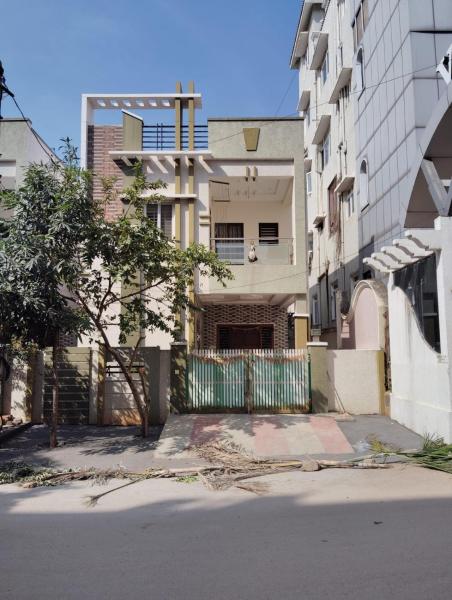 The photo shows the Kutir Stay located in the city of Secunderabad.