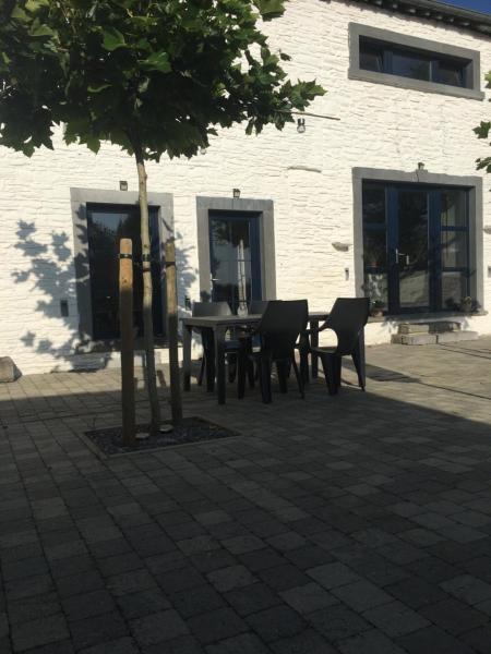 The photo shows the Les Pierrots located in the city of Sʼberchamp.