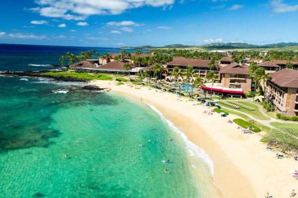Na fotografii je vidět objekt Sheraton Kauai Resort nacházející se ve městě Koloa.