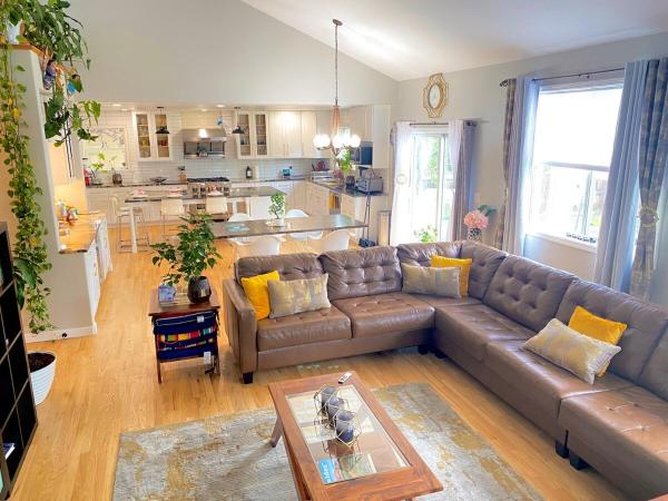 A la foto es mostra l'objecte Bright, big home walking distance to Mcintosh lake situat a la ciutat de Longmont.