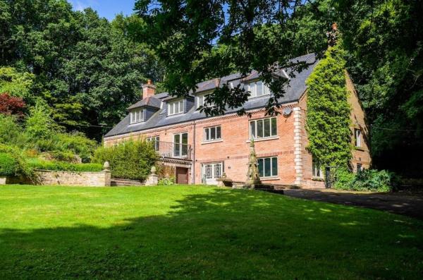 A la foto es mostra l'objecte Luxury Mansion, Ideal for Contractors, Central situat a la ciutat de Durham.