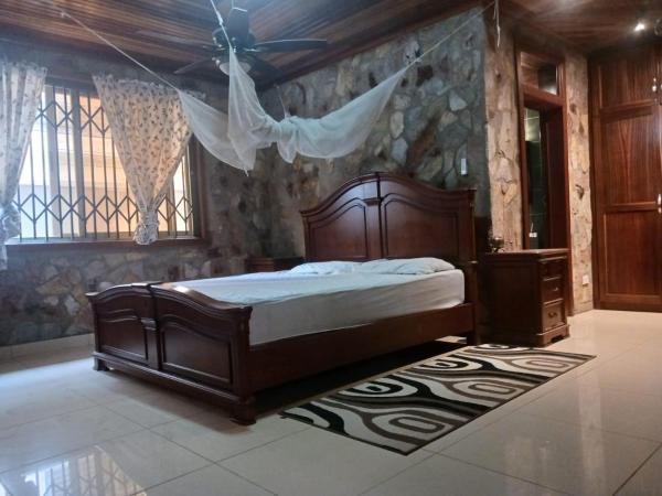 Auf dem Foto ist das Objekt 'The Crib' in der Stadt Accra zu sehen.