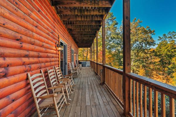 A la foto es mostra l'objecte Mountain-View Cabin Hot Tub, Game Room, 4 Suites situat a la ciutat de Sevierville.