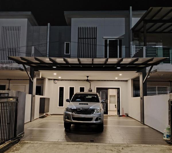 Στη φωτογραφία φαίνεται το αντικείμενο dotMy Homestay Kluang 15 pax - NETFLIX - WiFi - Autogate - 4 Rooms - 4 Bathrooms που βρίσκεται στην πόλη Keluang.