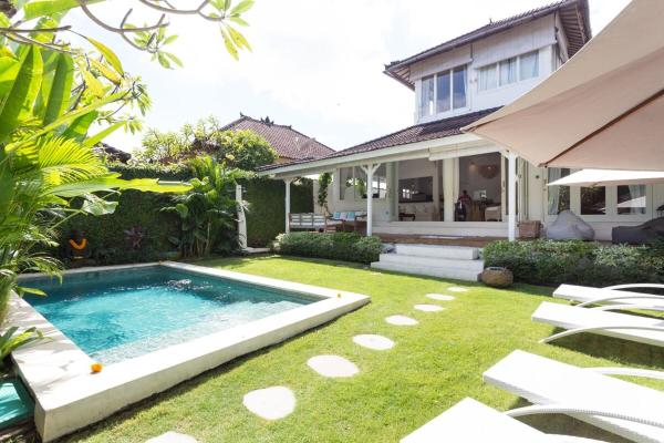 På billedet ses objektet Bear Cottage 4 Bedroom Luxury Villa - Petitenget, Seminyak beliggende i byen Petitenget.