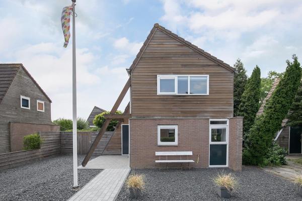 På billedet ses objektet Beautiful holiday home Friesland beliggende i byen Grou.