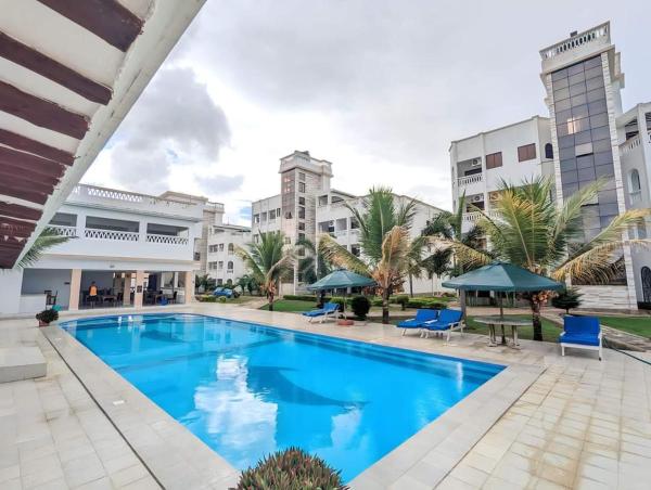 Becky Homes Diani Beach - 2BR with AC & Pool, Диани-Бич