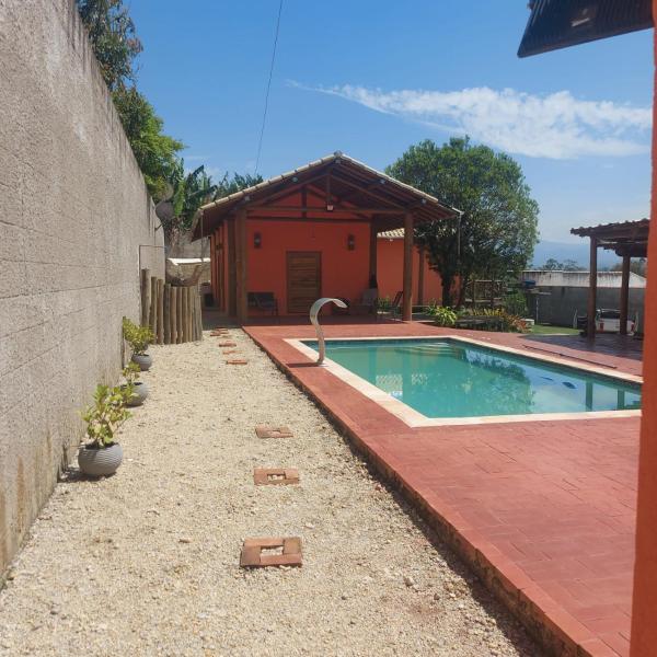Na fotografii je vidět objekt Casa Laranja nacházející se ve městě Guaratinguetá.