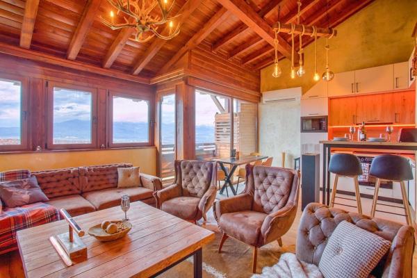 A la foto es mostra l'objecte Host2U Penthouse 2-Bedrooms The Best View - Free Parking situat a la ciutat de Bansko.